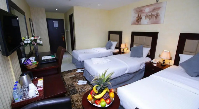 Трёхместный номер Standard Royal Falcon Hotel