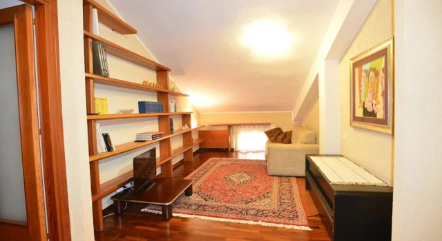 Loft Rembrandt, Забронировать Отель Кальяри Южная Сардиния, рядом с Базилика Св. Сатурнино