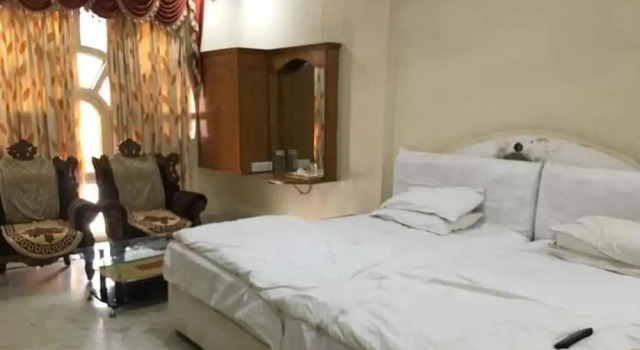 Двухместный номер Economy Iroomz Shanbhag Towers International