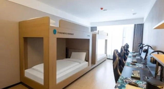 Кровать в общем номере Thor eSports Hotel
