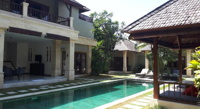 Вилла с 4 комнатами Villa Zanissa