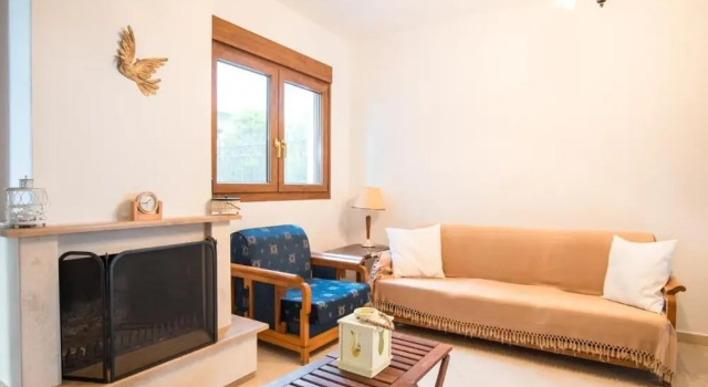 Octopus House 1 min From the Beach of Nikiti, Book Vacation Home Nikiti 