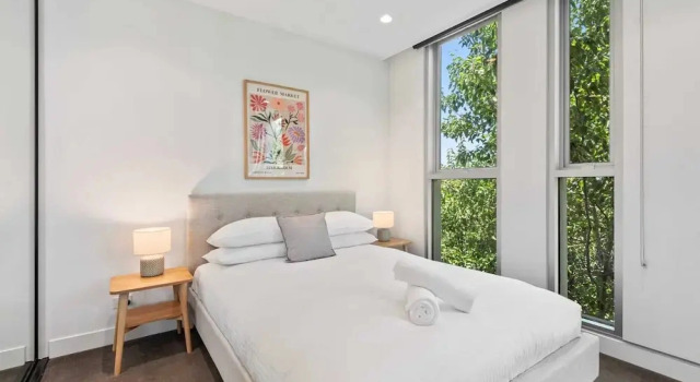 Chic 2-bed With Free Parking in South Yarra