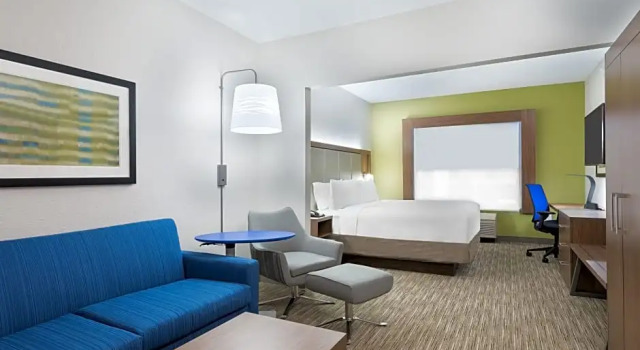 Люкс Standard Holiday Inn Express & Suites - Columbus Airport East by IHG