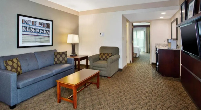 Люкс Holiday Inn University Plaza-Bowling Green by IHG