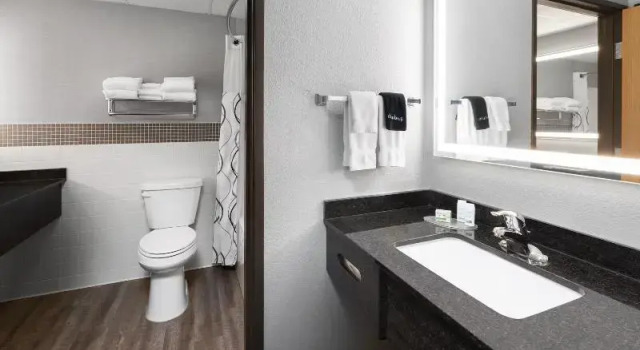 Четырёхместный номер Standard AmericInn by Wyndham Wabasha