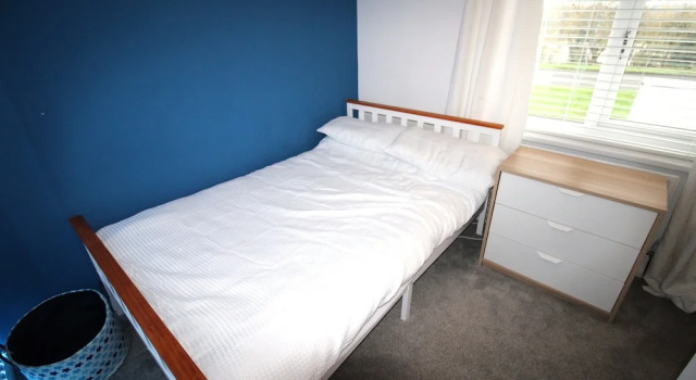 3 Bed House - Sleeps 6 - Fully Refurbished, Varaa Lomakoti Mökit kohteessa Merseyside, Mökki