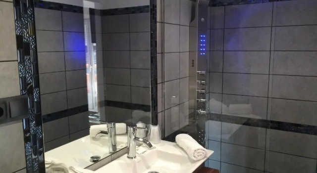 Четырёхместный номер Superior Hôtel Le Mistral
