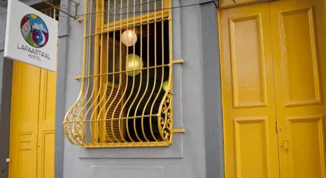 Lapa Astral Hostel, Забронировать Хостел Хостелы Рио-де-Жанейро, рядом с Национальный музей изобразительных искусств, Хостел