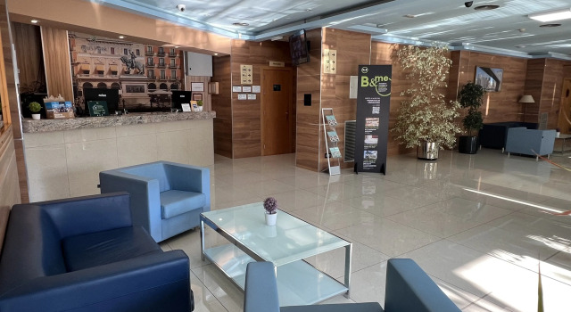 Отель B&B Tarragona Reus