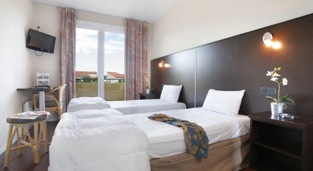 Inter-hotel Le Grillon Dor, Забронировать Отель Ле-Булу Pyrénées-Orientales