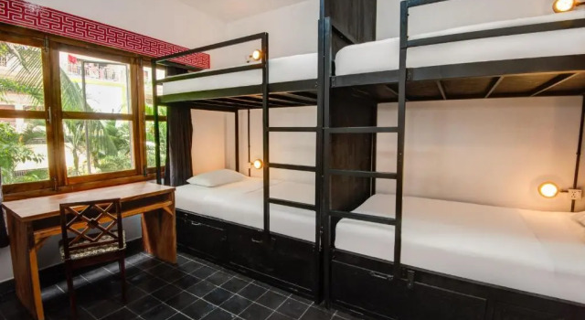Кровать в общем номере (женский номер) Mad Monkey Hostel Phnom Penh