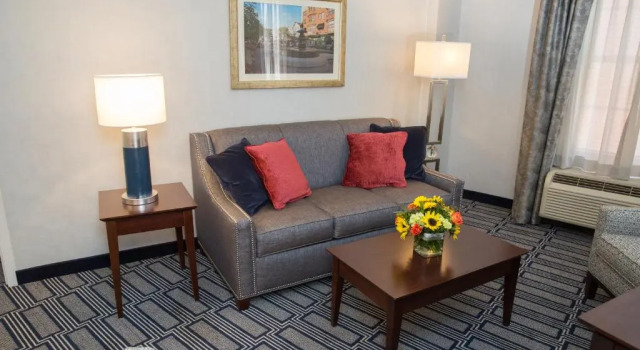 Люкс Hampton Inn & Suites Providence Downtown