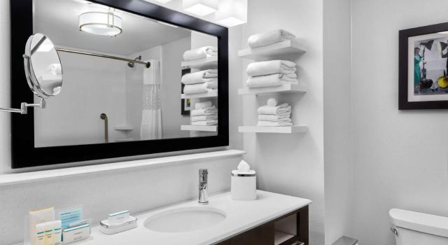 Двухместный номер Mobility Accessible Tub Hampton Inn & Suites Los Angeles/Hollywood, CA