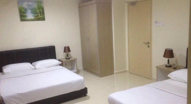 OYO 89831 Sri Sena Hotel