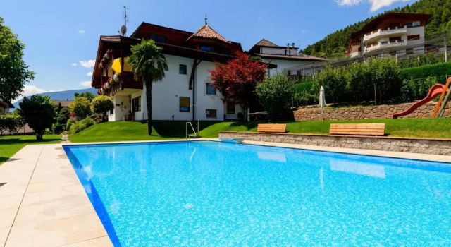 Ferienwohnungen Haus Christine, Забронировать Отель Отели Val Passiria с парковкой, Парковка