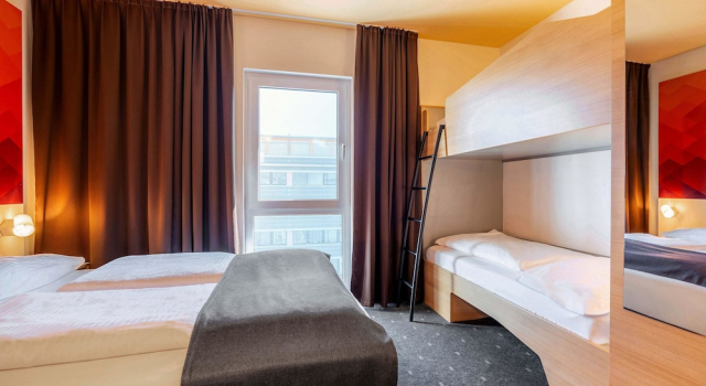 Четырёхместный номер Standard B&B Hotel Stuttgart-Bad Cannstatt