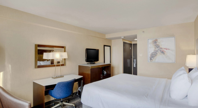 Crowne Plaza Hotel Harrisburg-Hershey by IHG, Забронировать Отель Отели Гаррисберг с бассейном, рядом с Детский театр Popcorn Hat Players, Бассейн