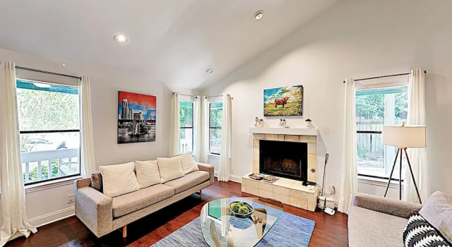 1802 Kinney Avenue Home 2 Bedrooms 2 Bathrooms Home, Rezerwuj Dom wakacyjny Domki letniskowe w Greater Austin, Domek