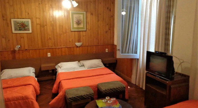 Hotel Casablanca Montevideo, Rezervați Hotel Hoteluri în Montevideo cu parcare, aproape de Cagancha Square, Parcare