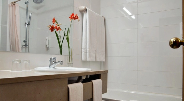 Двухместный номер Standard с балконом и с красивым видом из окна Hotel Rainha D. Amélia, Arts & Leisure