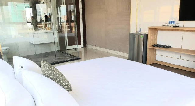 Люкс с видом на город Gemini Saigon CENTER - New & Quiet near Bui Vien Walking Street