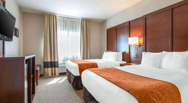 Четырёхместный люкс Comfort Suites Yakima