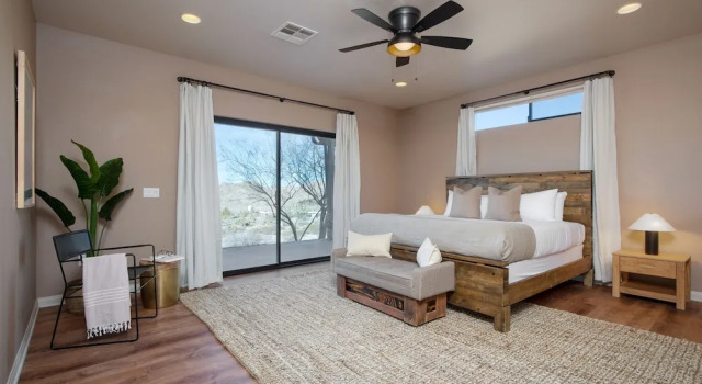 Desert Stone by Avantstay Contemporary Desert Oasis With Pool & Hot Tub, Buchen Sie Ferienhaus Joshua Tree Joshua-Tree-Nationalpark