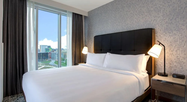 Люкс c 1 комнатой с балконом Homewood Suites By Hilton Montreal Downtown