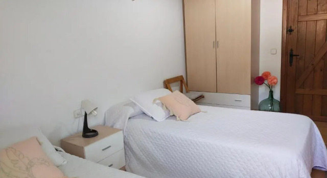ANTZOMENDI, Book Hotel Mutriku 