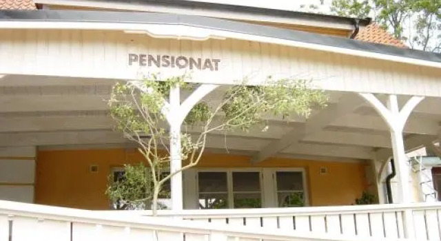 Onkel Enkels Pensionat, Book Hotel Tomelilla 