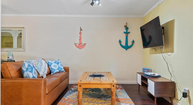 Santa Barbara Cozy Studio with Private Patio
