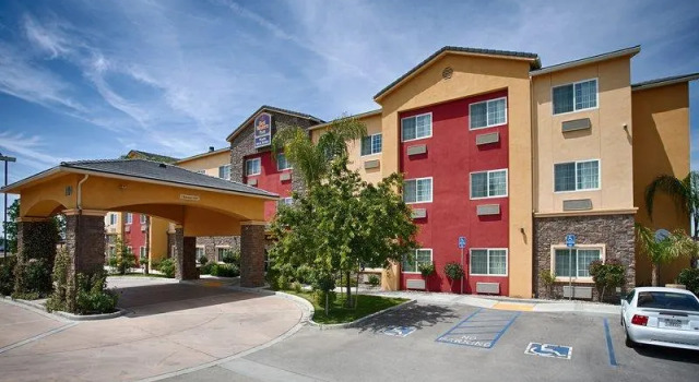 Кровать в общем номере Best Western Plus Wasco Inn & Suites