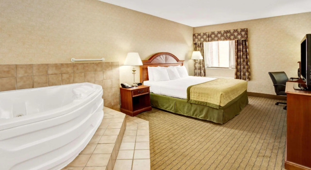 Двухместный люкс Deluxe Baymont by Wyndham Indianapolis West
