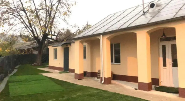Коттедж c 1 комнатой Cozy house with garden close to the city center and Airport Maximum four persons