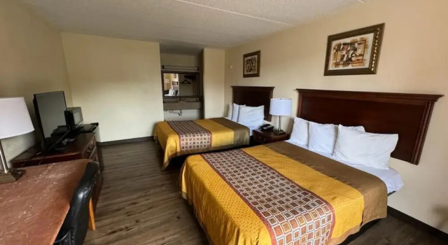 Четырёхместный номер Standard Heritage Inn