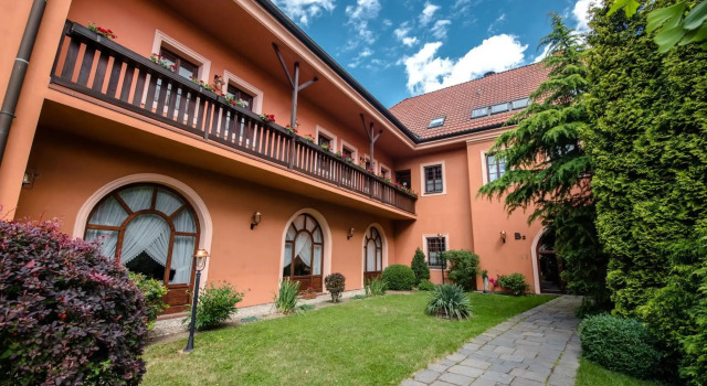 Hotel Octarna, Забронировать Отель Отели Haná с бассейном, Бассейн