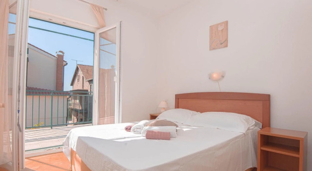 Amazing Apartment in Brodarica With 3 Bedrooms and Wifi