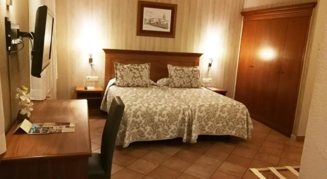 Номер Standard Hotel-Restaurante La Quadra