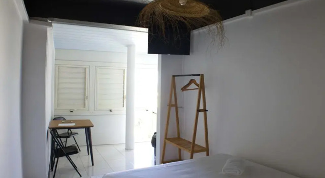 Airport Manini Lodge Studio 6, Забронировать Апартаменты/квартира Отели Таити с парковкой, Парковка