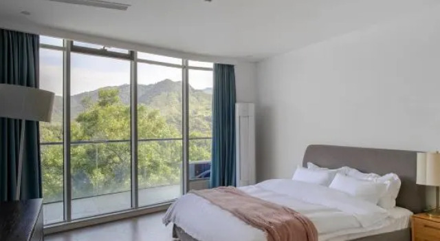 Люкс с 3 комнатами с балконом и с видом на озеро Huangshan Taiping Lake Landscape Impression Art Apartment