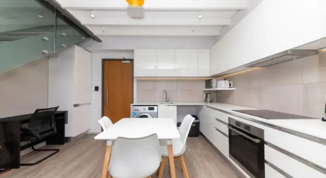 Plush Loft Apartment With Signal Hill View, Забронировать Апартаменты/квартира Отели Кейптауна с парковкой, рядом с Замок Доброй Надежды, Парковка