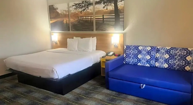 Двухместные апартаменты Days Inn & Suites by Wyndham Mobile
