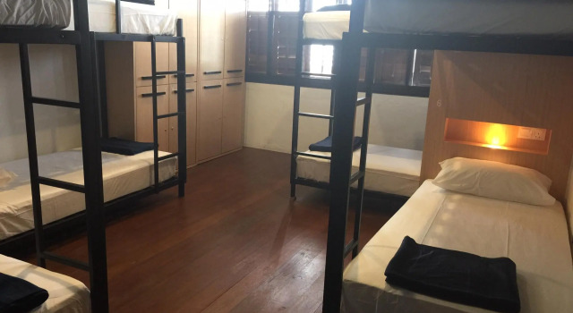 Кровать в общем номере The Frame Guesthouse