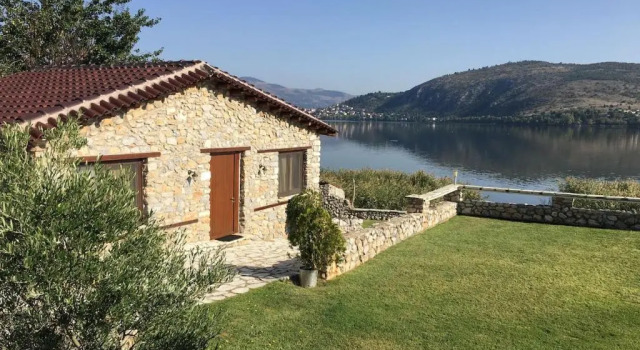 Вилла The Little Stone House by the Lake