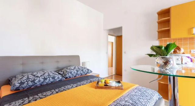 Студия с балконом и с видом на море Apartments Dobrila
