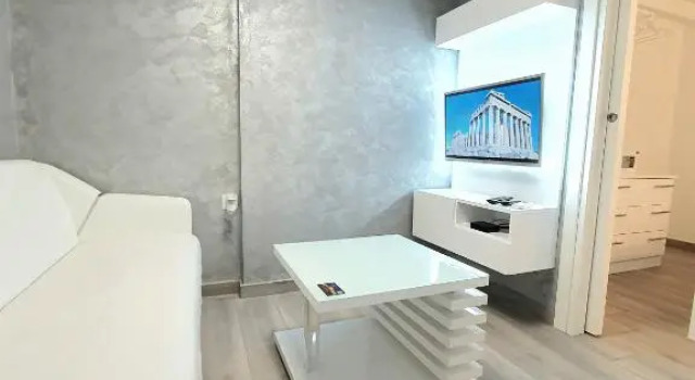 Lux apartment 13 with yard in the heart of Athens, Забронировать Апартаменты/квартира Афины Острова Саронического залива - Аттика, рядом с Холм Филопаппос