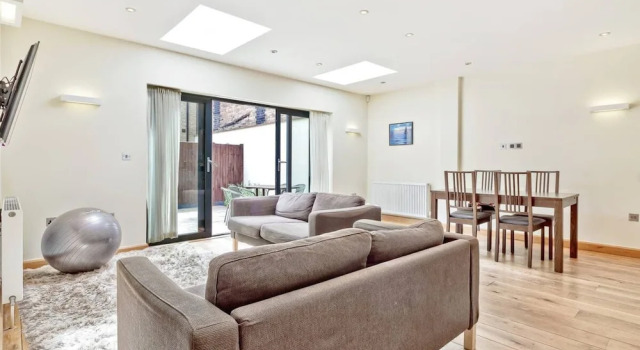 Stylish and Bright 3 Bedroom Duplex in North London