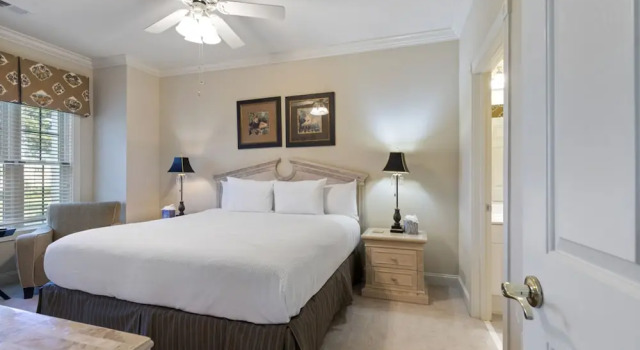 Magnolia Pointe at Myrtlewood, Забронировать Отель Отели Миртл-Бич с парковкой, рядом с PineHills Palmetto at Myrtlewood Golf Club, Парковка