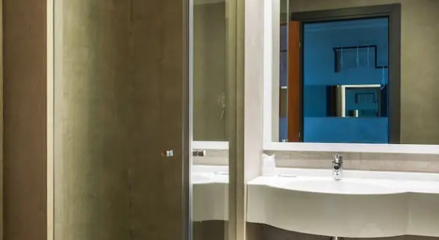 Двухместный люкс Point Hotel